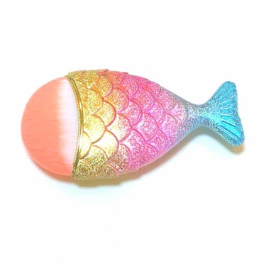 みい on LIPS 「メイクブラシを、妹が買ってくれました💓なんと！魚？！🐟マーメイ..」（1枚目）