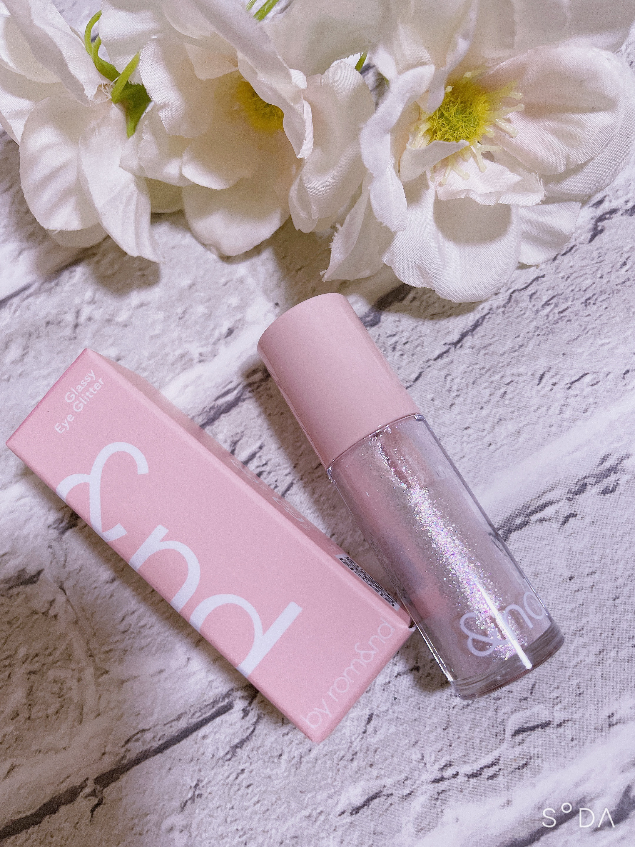 アンドバイロムアンド　グラッシーアイグリッター PK01 チェリーブロッサム/&nd by rom&nd/グリッターを使ったクチコミ（1枚目）