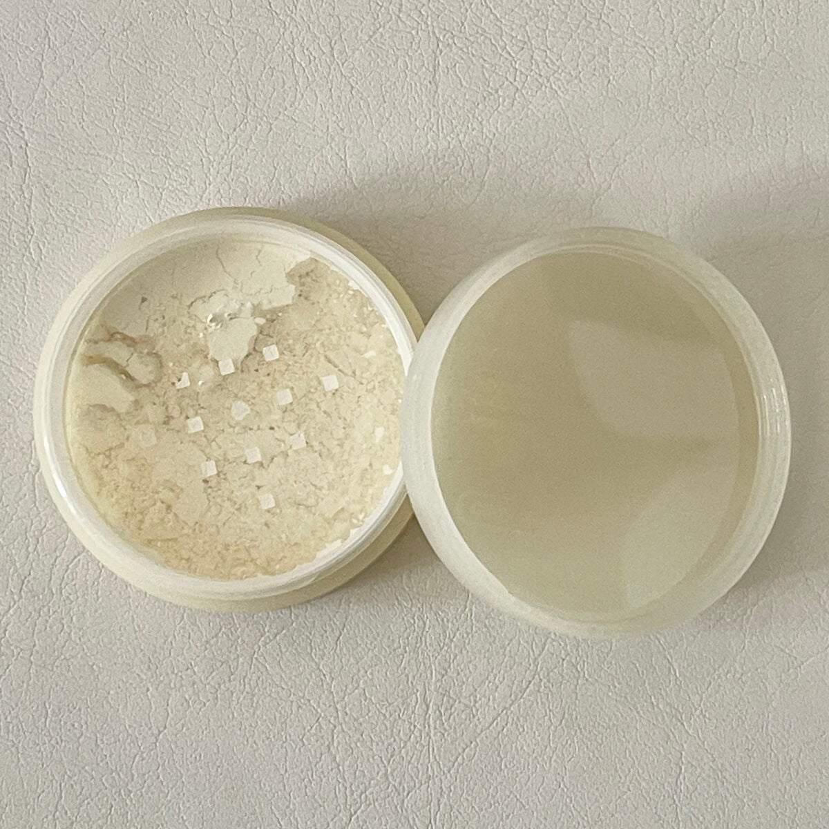 CICA ノーセバム マイルドパウダー/VT/ルースパウダーを使ったクチコミ(2枚目)