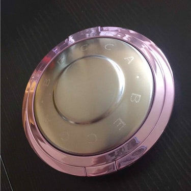 BECCA シマリング スキン パーフェクターのクチコミ「BECCA
Shimmering Skin Perfector Pressed
Lilac G.....」（1枚目）