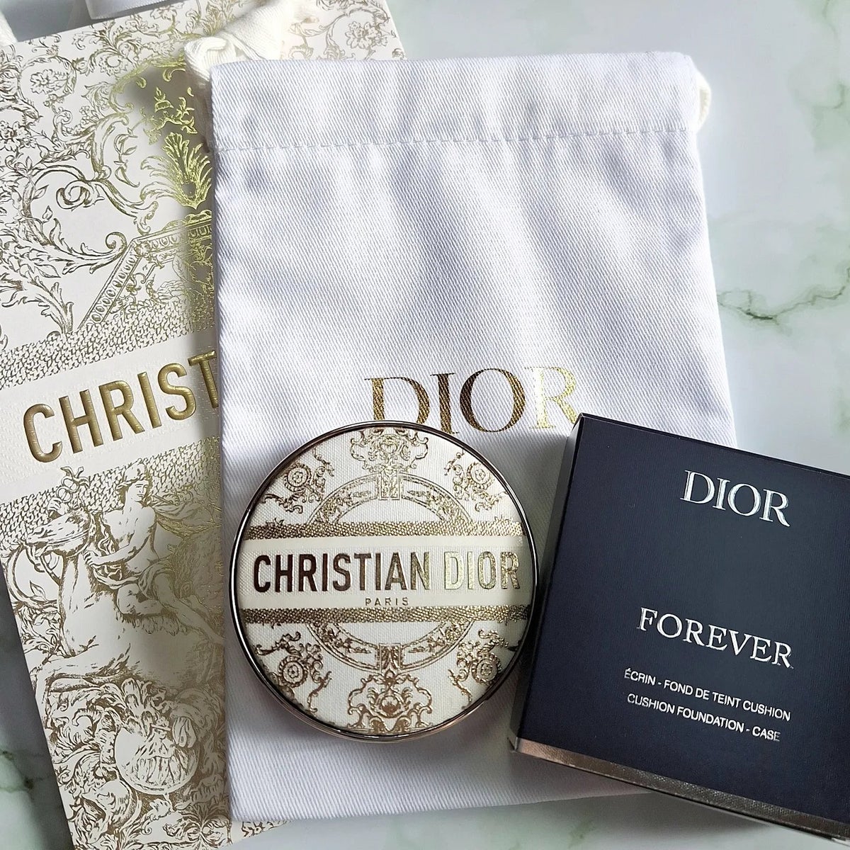 DIOR フォーエバークッションケース　限定　クリスマスコフレ