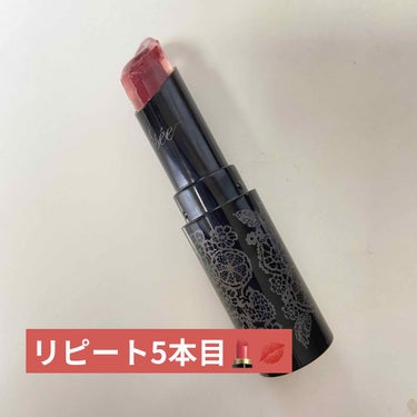 もう何本目か分からない！

リピートしまくっているViseeのリシェ クリスタルデュオ リップスティック💄

本当に５本目くらいです☺️

なぜそんなにリピートしてしまうかというと…

①簡単にグラデーションリップができる！
②透明な部分に美容成分が入っているので乾燥しない！
③ほどよいツヤ感！


現在、在宅ワーク中ですがWEBミーティングがあるときはこのリップをさっと塗ってナチュラルに唇の血色だけ補ってます💋

ドラックストアに売ってるのでぜひ❤️

#Visee #リップの画像 その0