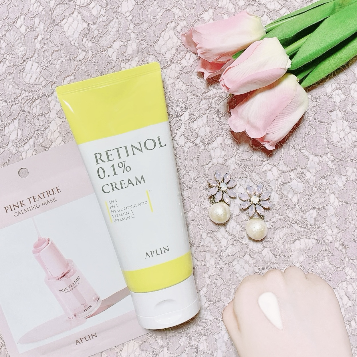 *
⑅
aplin💝
レチノール0.1クリーム
*
⑅
レチノール+ヒアルロン酸配合✨
古い角質によるくすみ等をケアしながら肌のキメを整えて保湿もしてくれるクリームです😊
*
⑅
ほんのり黄色がかったクリームは柔らかなテクスチャーで伸び