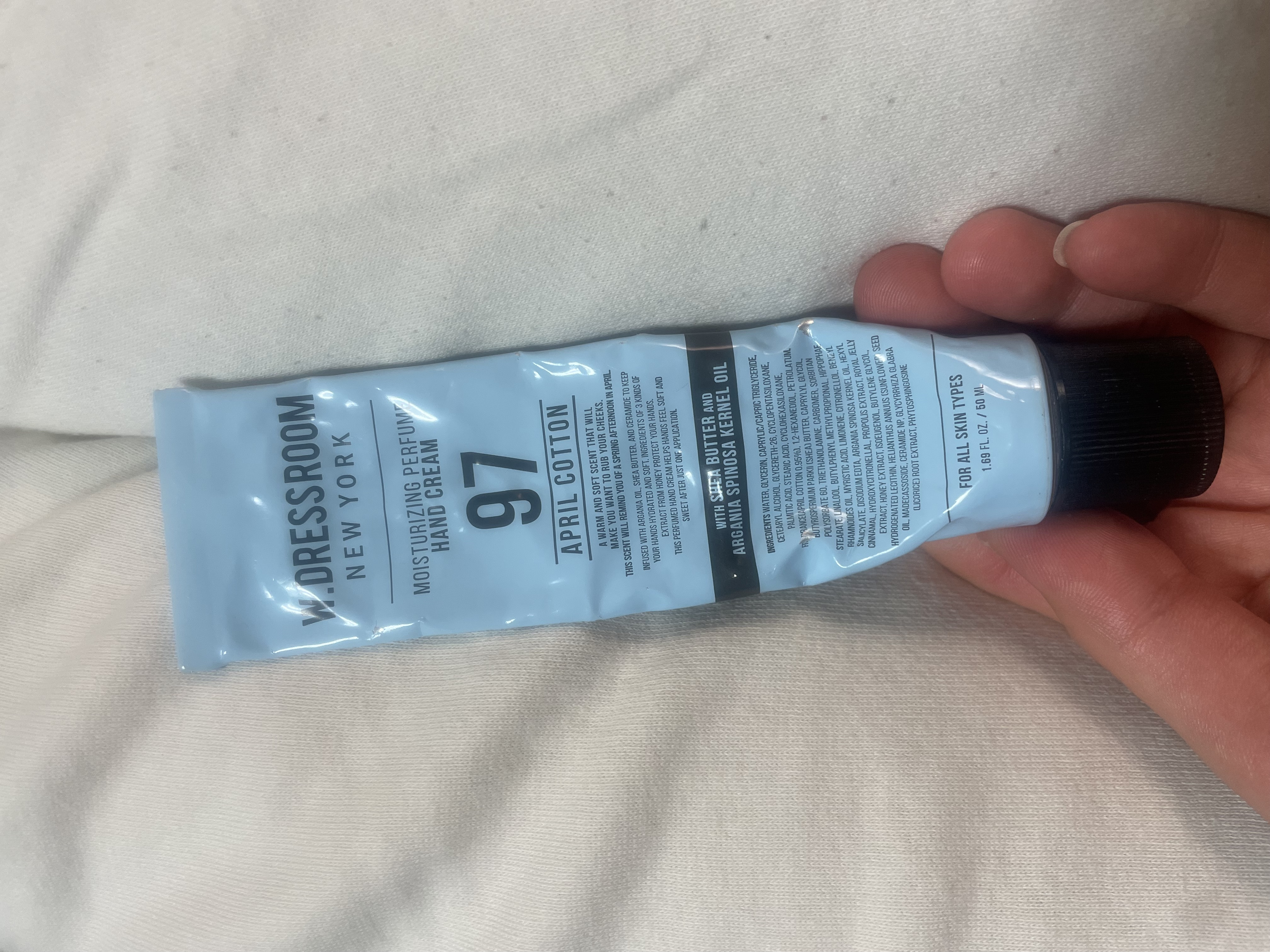 Moisturizing Perfume Hand Cream/ダブルドレスルーム/ハンドクリームを使ったクチコミ（1枚目）