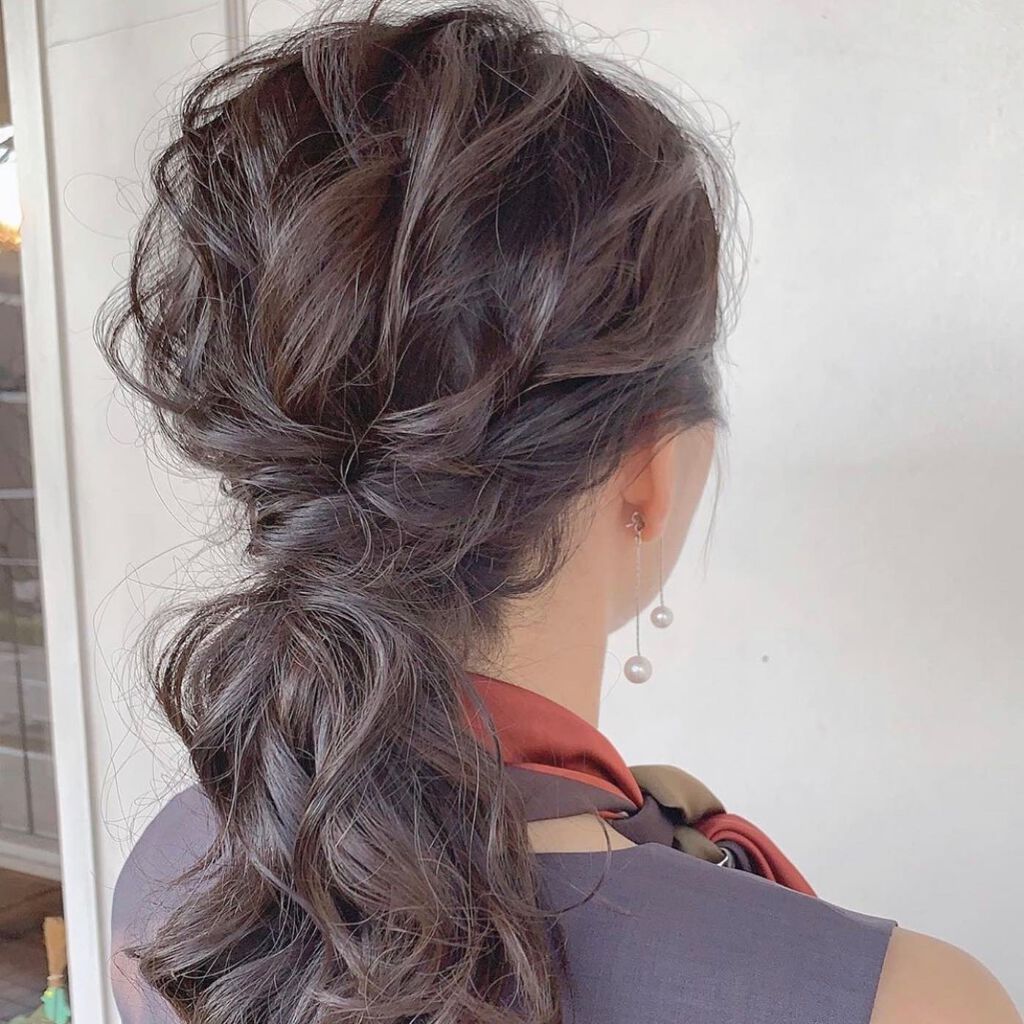 hibiai on LIPS 「.結婚式ヘアアレンジ♡ポニーテールの特集です😊💕ポニーの縛る位..」(6枚目)