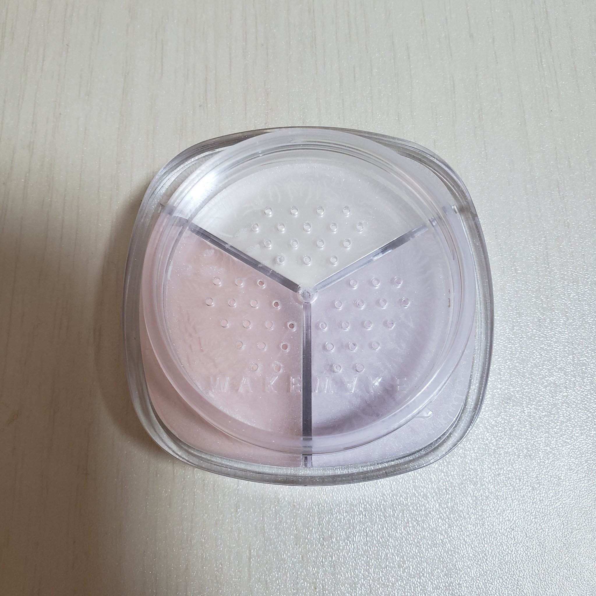 ステイフィクサーマルチカラーパウダー/wakemake/ルースパウダーを使ったクチコミ（2枚目）