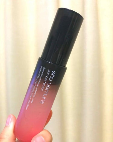 shu uemura 
パーフェクターミスト［サクラの香り］🌸

これ本当にいい匂いなんです❣️
顔につけた後も匂いがふんわり残るので、この時期マスクしてるとずっといいにおいがします😍

いつもは仕事中