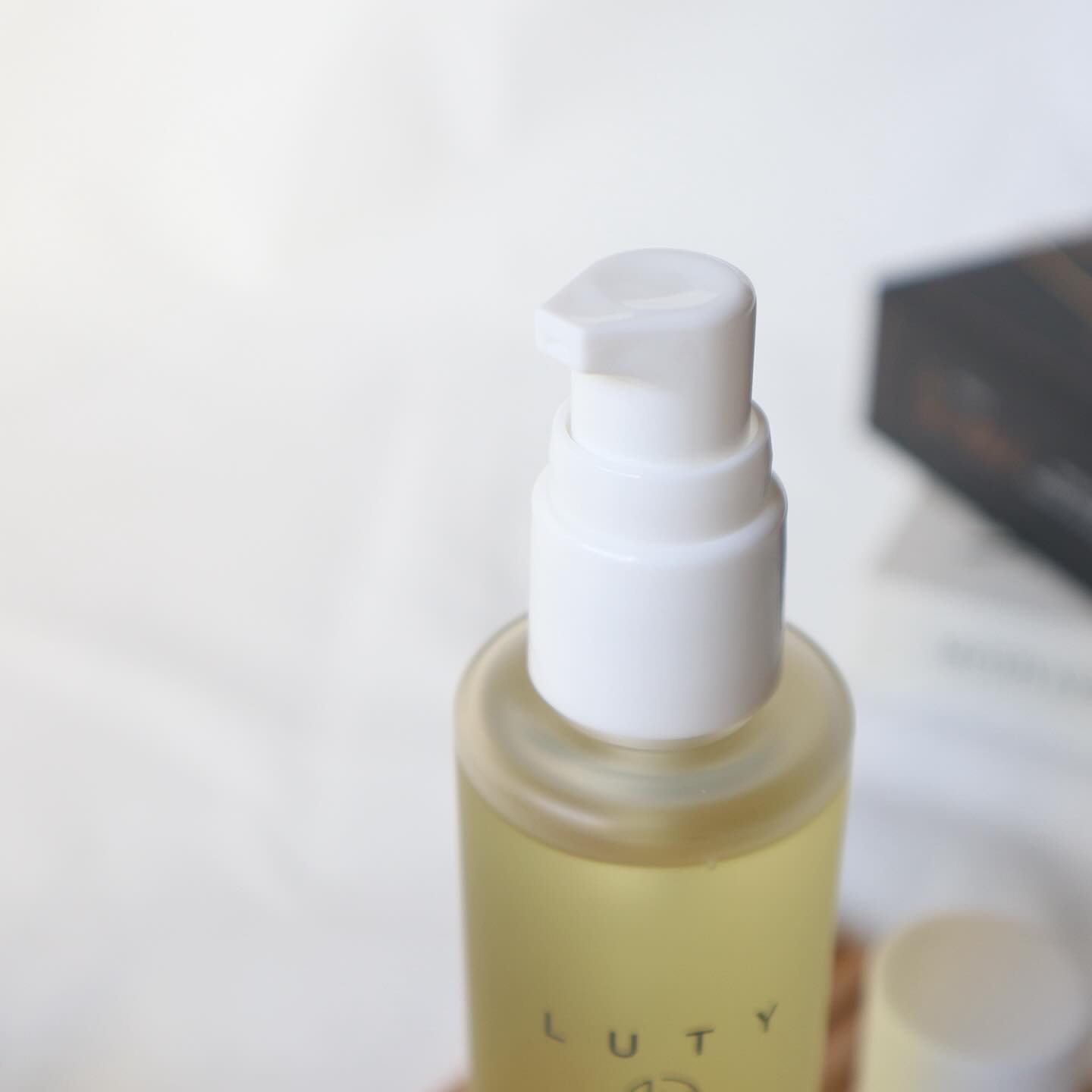 ルーティー スタイリングオイル ライト/LUTY/ヘアオイルを使ったクチコミ（2枚目）