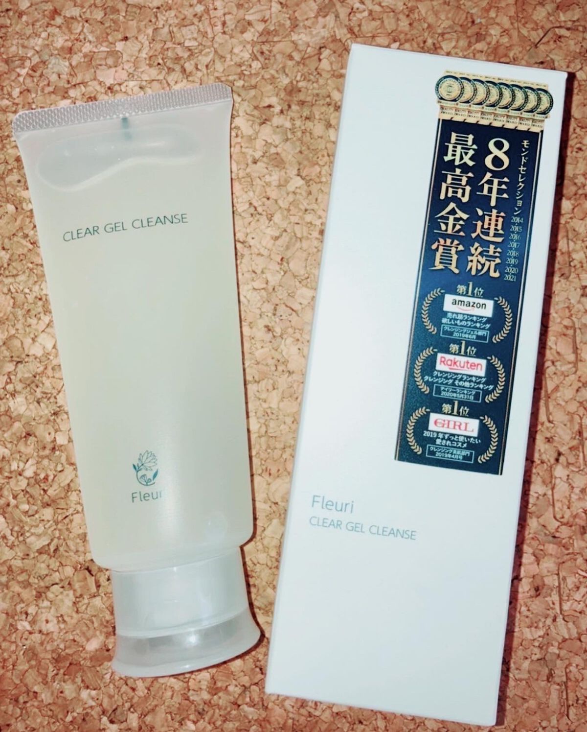 なぁ on LIPS 「肌に伸ばした感じは、とにかく軽い!!軽いのに伸びます!軽すぎて..」(1枚目)