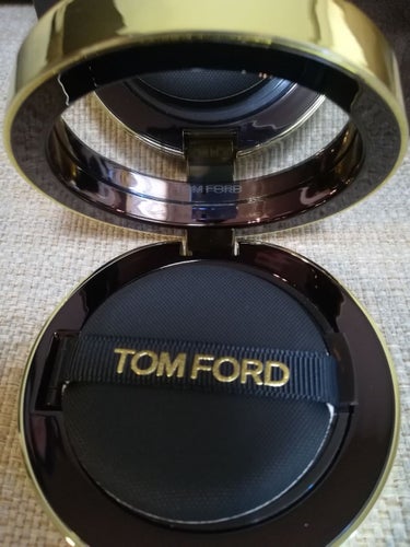 トレースレス タッチ ファンデーション SPF 45 サテンマット クッション コンパクト/TOM FORD BEAUTY/クッションファンデーションを使ったクチコミ（4枚目）