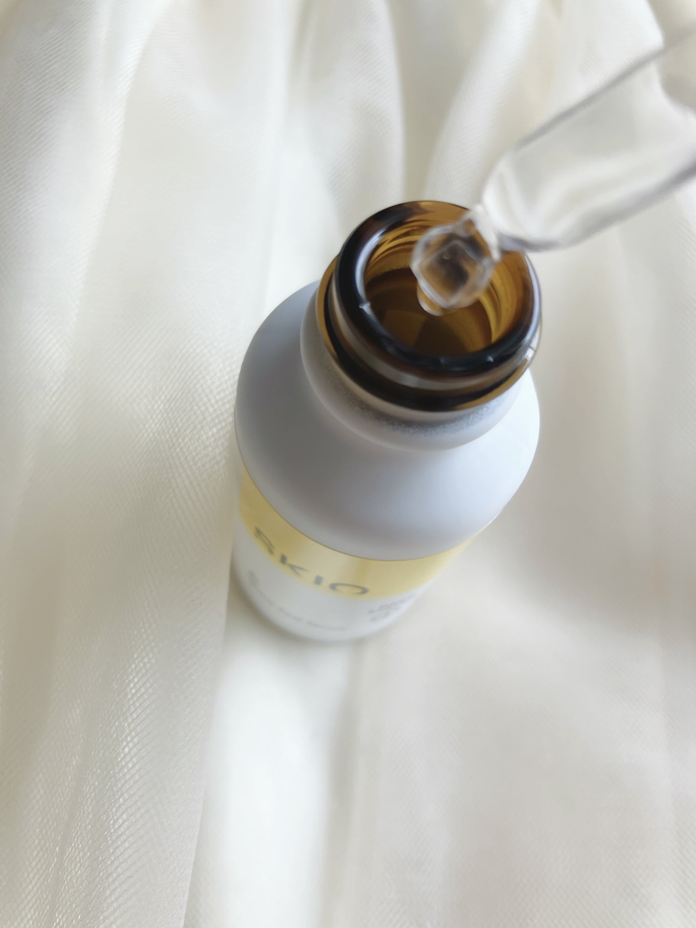 VC ホワイトピールセラム/SKIO/ブースター・導入液を使ったクチコミ(4枚目)