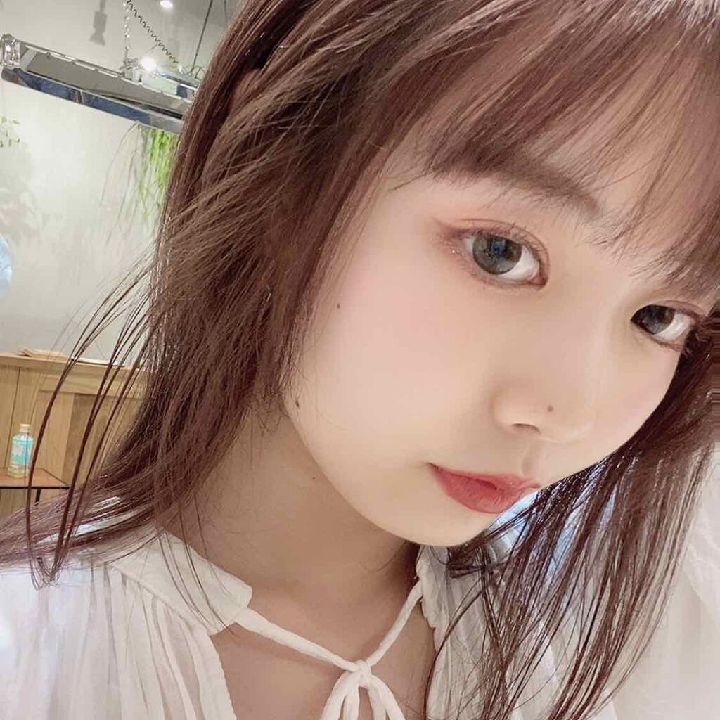 みなさんこんばんは！
おうち時間が続く毎日ですが
みなさんどうお過ごしでしょうか？

私は毎日お家から出ない日も
ヘアメイクをして楽しんでいます🌼

お肌を休めるという意味で
何もしない日も大切ですが、
やはり可愛くするとテンションが
上