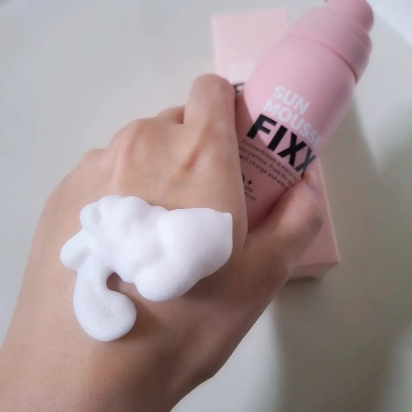 GLOWY SUN MOUSSE FIXX/SO NATURAL/日焼け止めミスト・スプレーを使ったクチコミ(2枚目)