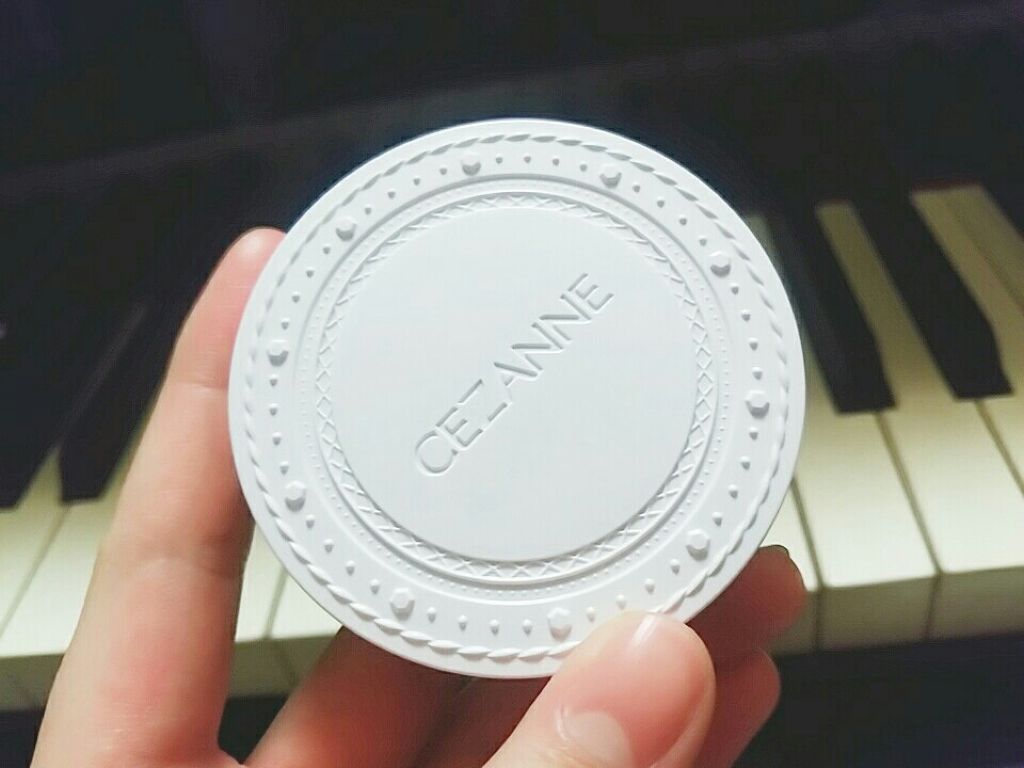 UVクリアフェイスパウダー/CEZANNE/プレストパウダーを使ったクチコミ（1枚目）