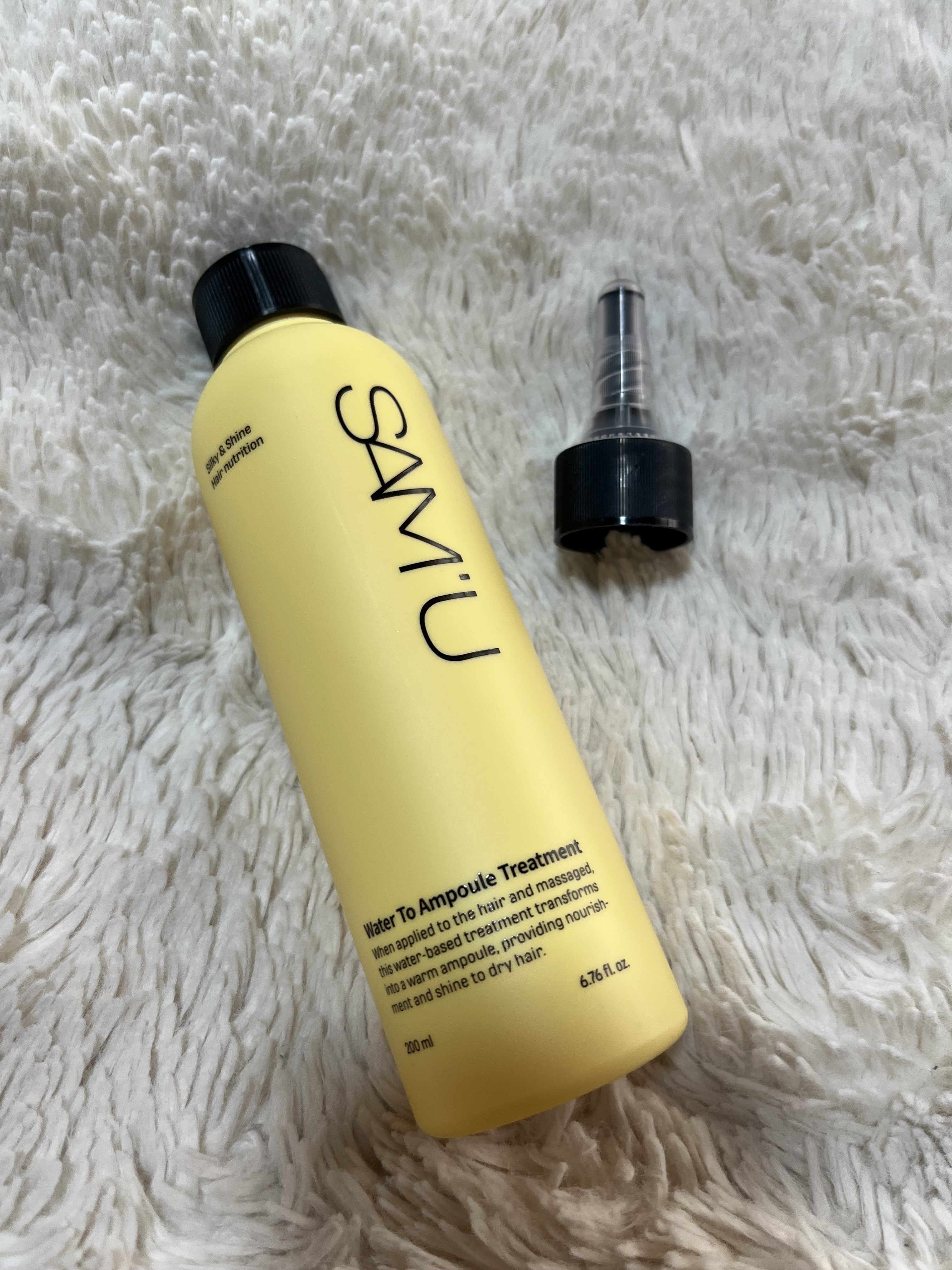 SAM'U
ウォータートゥーアンプルトリートメント

水に触れるとアンプルのように質感が変わる
不思議なウォータートリートメント！

回してゆるめる細口のキャップなので毛先などに
ピンポイントで塗るのが簡単で、フローラルな
いい香りでとても