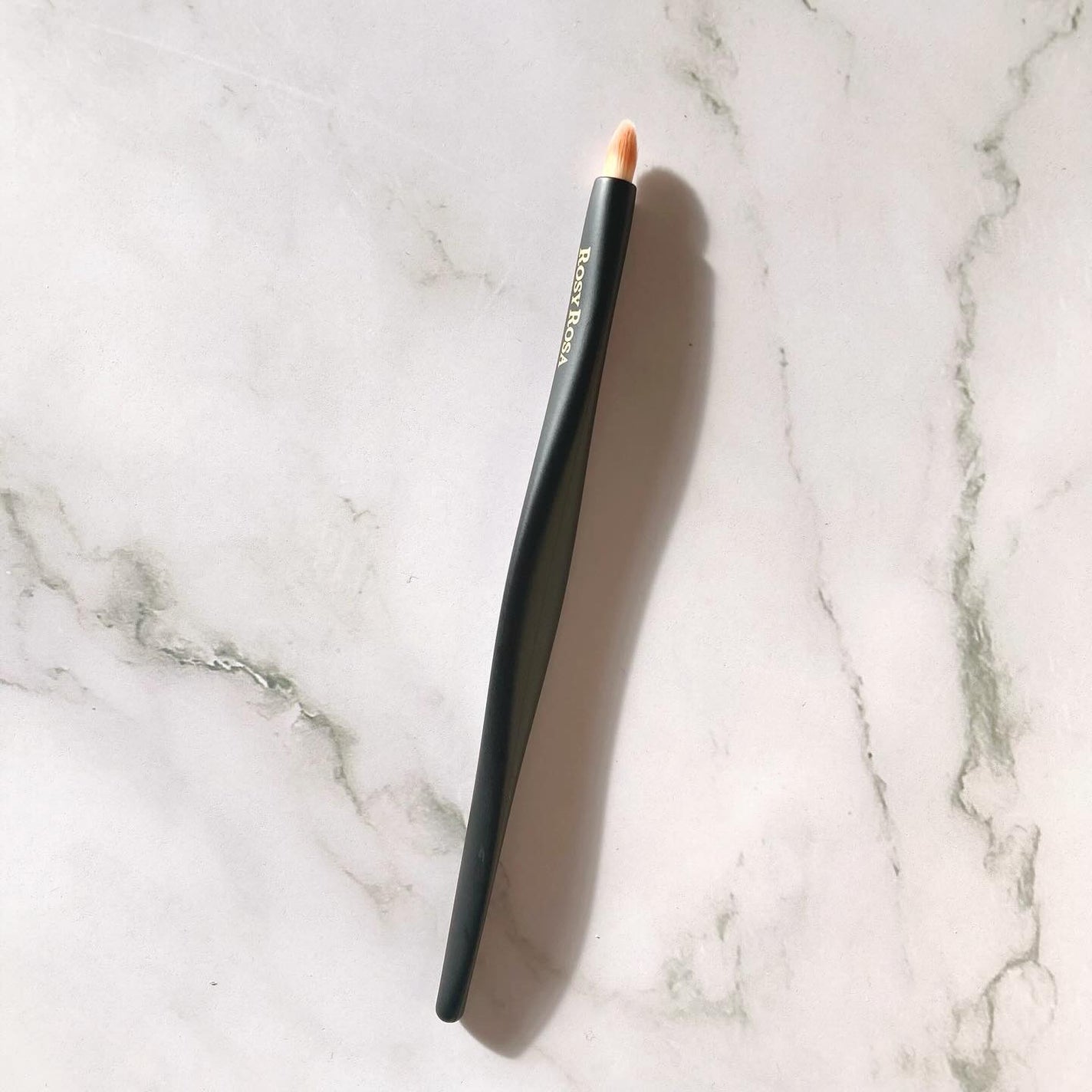 まる on LIPS 「LIPS購入品*長さがあり、手にフィットするから安定して持ち..」(1枚目)