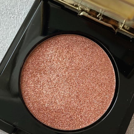 YVES SAINT LAURENT BEAUTE ラメクラッシュのクチコミ「「スモーキーヌード」がテーマの2022 秋コレから、微細なラメが煌めくモノシャドウの限定色を購.....」(2枚目)