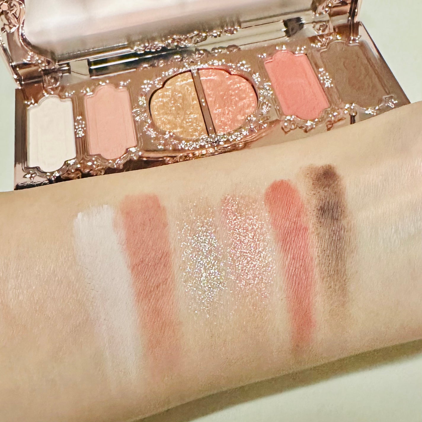 胡蝶雲肩6色アイシャドウパレット/FlowerKnows/アイシャドウパレットを使ったクチコミ(2枚目)