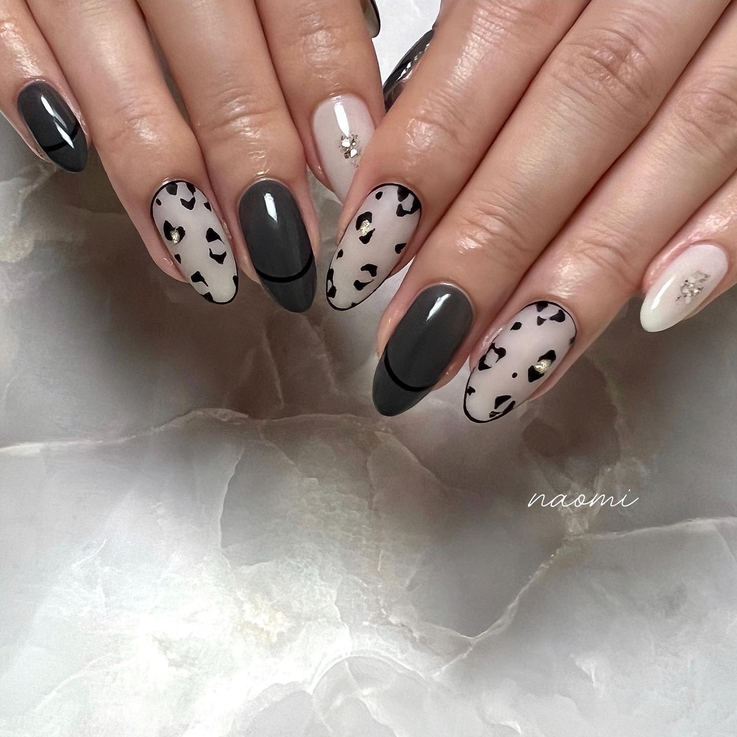 #アニマルネイル,#フレンチネイル,#レオパードネイル,#チェーンネイル,#秋ネイル,#ブラックネイル,#冬ネイル,#囲みネイル,#大人可愛いネイルのネイルデザイン