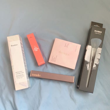 




プチ炎上を巻き起こした BeautyTopping様の福袋が届きました💕


シャドウの番号が違う、とか
ティントとブラシ後から増えた、とか
クリーム増えた、とか

色々言われてたこちら〜

