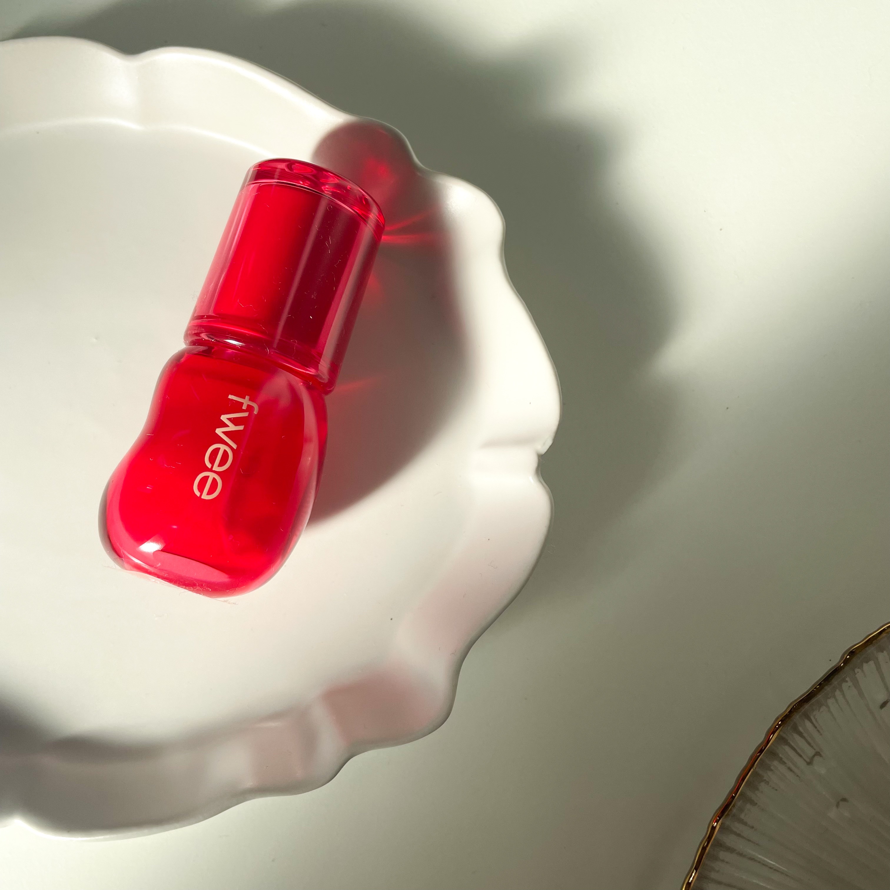 フィー 3Dボリューミンググロス A04 エンドゥ 30%/fwee/リップグロスを使ったクチコミ（1枚目）