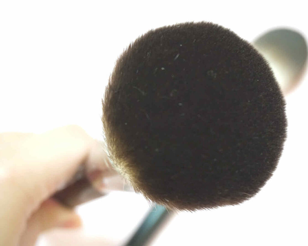 Sシルキーパウダーブラシ  (L)883/fillimilli/メイクブラシを使ったクチコミ（2枚目）