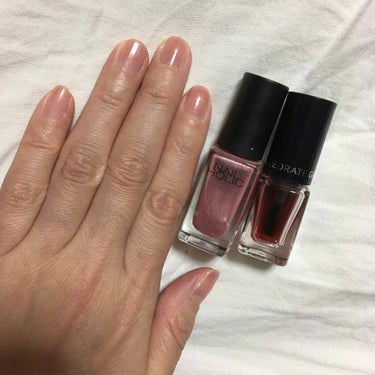 #ネイル

気分をあげるために、オフィスネイル用にセルフネイル💅インテグレートグレイシィのネイルカラー92をベースに、ネイルホリックRO603のカラーで濃淡をつけてグラデ風にしました。先に向かって若干濃くなるようにし、立体感がでるようにしました❣️両方とも、速乾性があり、可愛い色です❣️仕事中に疲れたら眺めて休憩します。

#ネイルホリック
#インテグレートグレイシィ
 #ガチレビュー の画像 その0