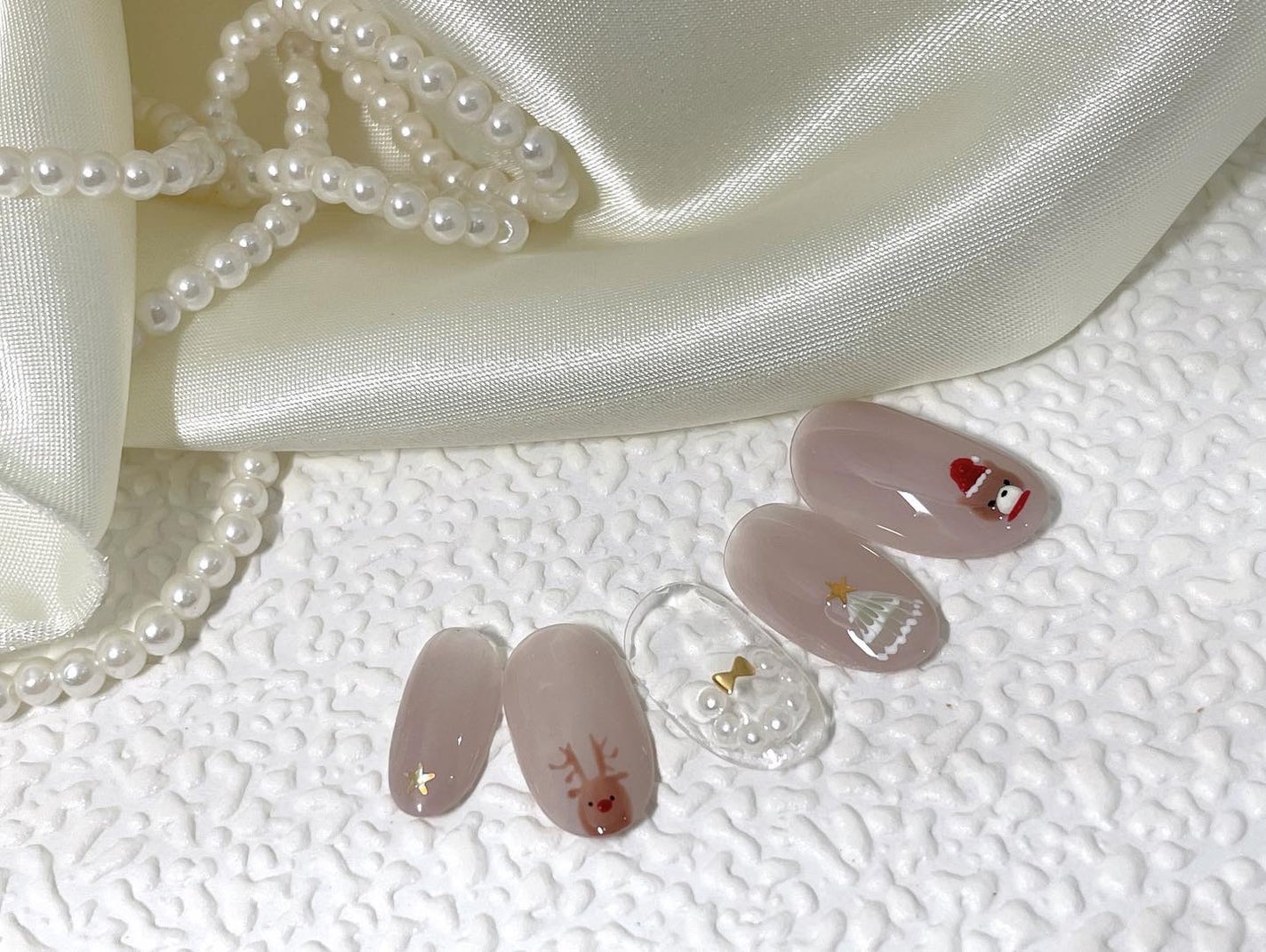 shino on LIPS 「クリスマスネイル🎄#冬先取りネイル集..」(3枚目)