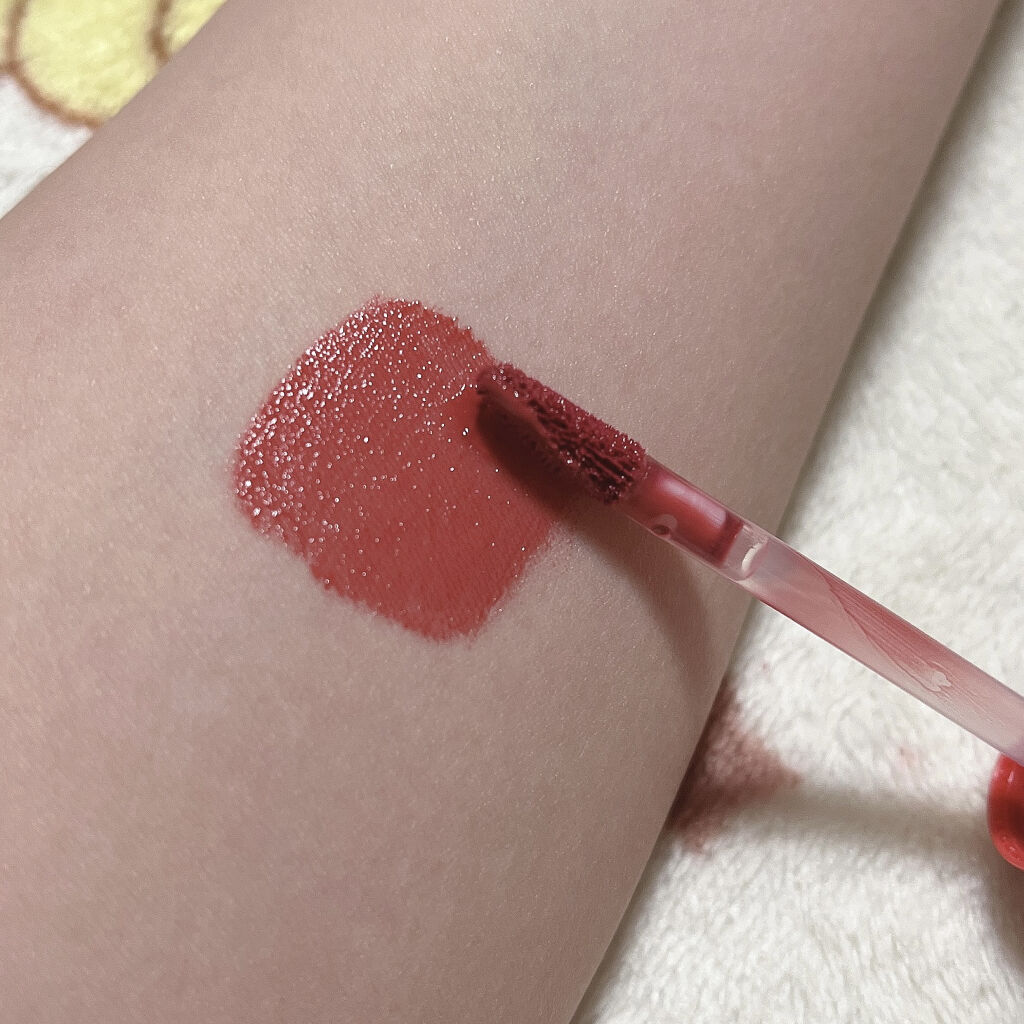 ジューシーラスティングティント/rom&nd/リップティントを使ったクチコミ（2枚目）