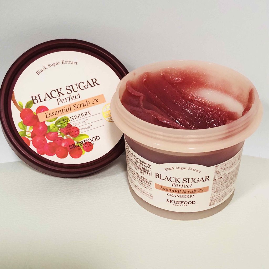 ブラックシュガーパーフェクト エッセンシャルスクラブ2Xクランベリー/SKINFOOD/洗い流すパック・マスクを使ったクチコミ(1枚目)