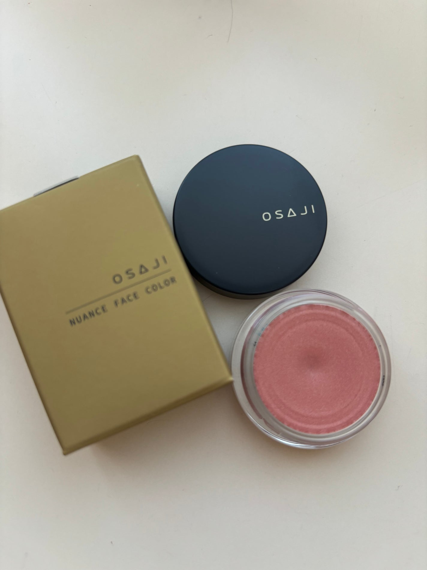 よつば on LIPS 「チークに使うと透け感とうっすらキラキラが可愛い🩷手に出した時ほ..」(1枚目)