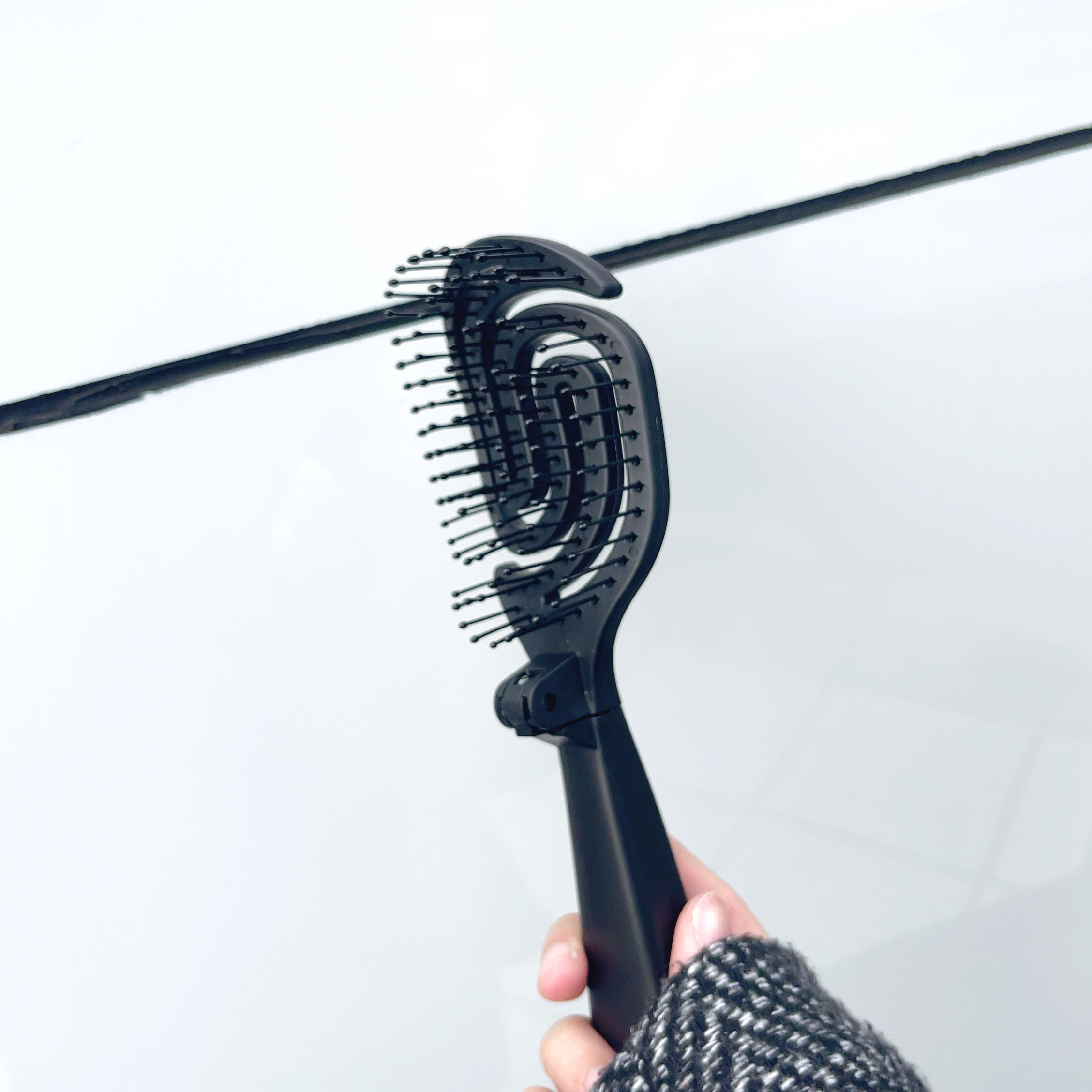 乾きやすいブローブラシ（折りたたみタイプ）/DAISO/ヘアブラシを使ったクチコミ（3枚目）