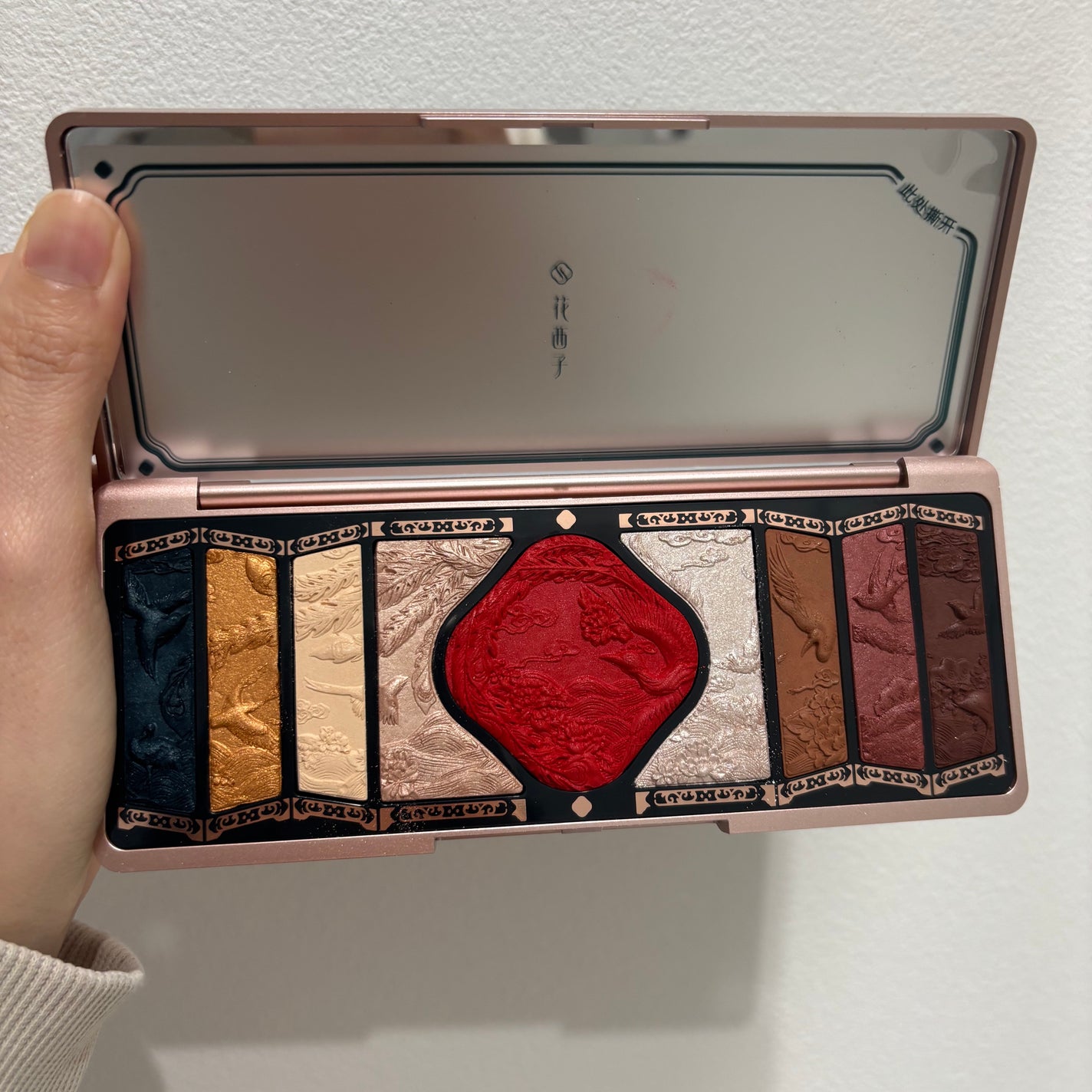 牡丹鏤月浮雕 百鳥朝鳳/花西子/アイシャドウパレットを使ったクチコミ(1枚目)