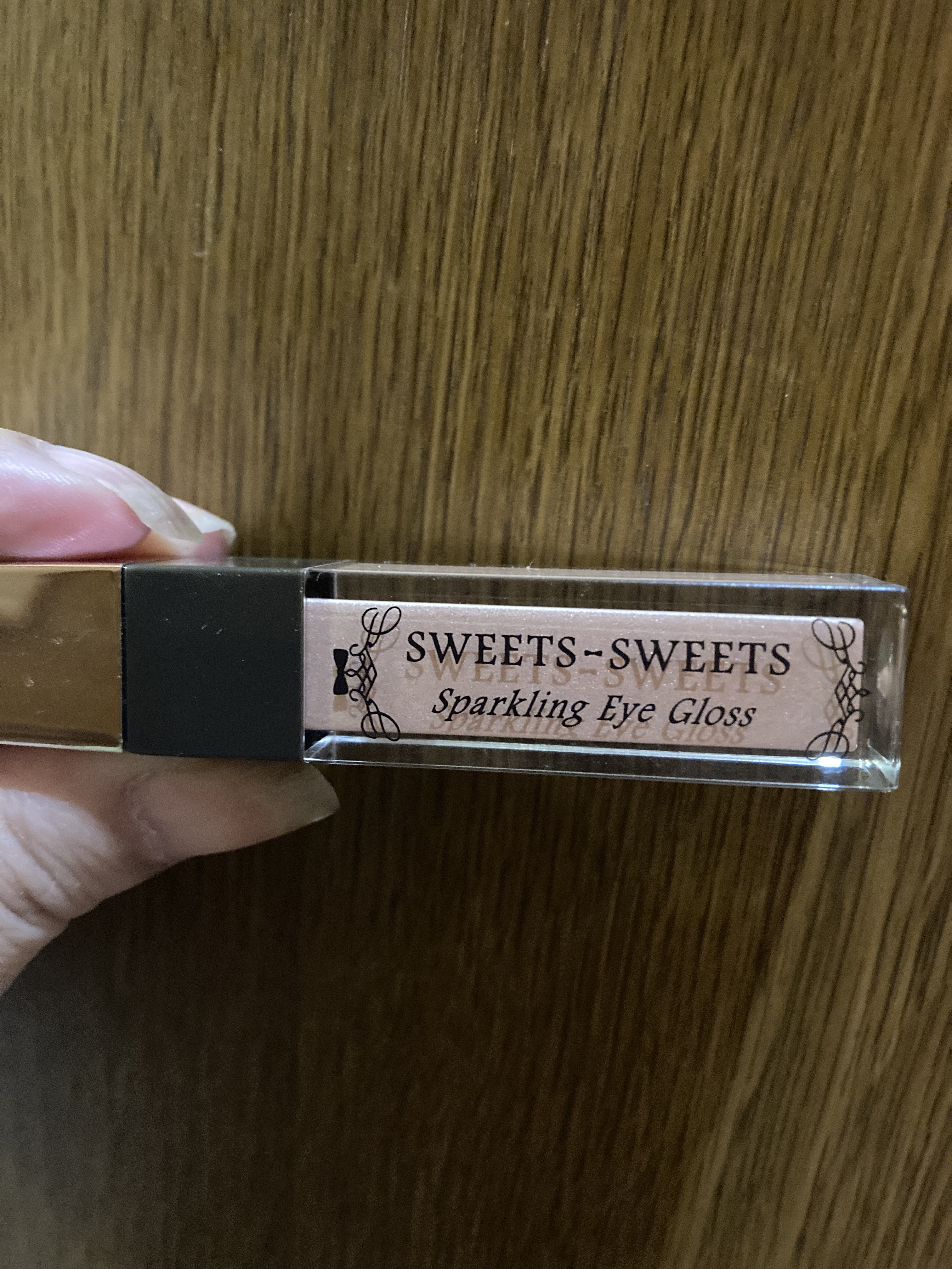 スパークリングアイグロス 01 ミルキーベージュ/スウィーツ スウィーツ/リキッドアイシャドウを使ったクチコミ（1枚目）