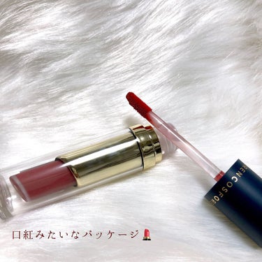 コーラルカラーのベルベットティント♡
ーーーーーーーーーーーーー
FORENCOS
TATTOO CLAIR VELVET TINT
タトゥーベルベットティント
19 MOSS
ーーーーーーーーーーーーー

ブロッサムをモチーフとした フラワームードとソフトな色味とバライエティなカラーが特徴なブランド。


19 MOSSは夕焼けコーラル、コーラルベージュ。
オレンジ色に染まった夕焼けの空に似たコーラルベージュの色味♡

密着性が高く飲食後も色味が残ります。
血色を良くして白っぽい唇や紫っぽい唇をカバー。

ハチミツ、バター、オイルと言った保湿成分も配合で内側しっとり、外側はサラッと！

一度塗った後、色がつかなくなるまでティッシュオフこれを2〜3度繰り返すと落ちづらいタトゥーリップに！

発色が本当にいいんです。
ティッシュオフ後もこんなに色が残るティントって珍しいですよね！

パッケージも可愛くお上品。
口紅のような見た目が本当に好みでずっと眺めていられます♡笑
カラー展開もかなり多く目移りしてしまうほど。
次はどの色にしようか考えちゃいます☺️



#forencos #フォレンコス #forencos #フォレンコス #クアンクメイク #韓国コスメ #提供 #mayucosme #マユコスメ #ガチレビュー #ティント #ティントリップ の画像 その1