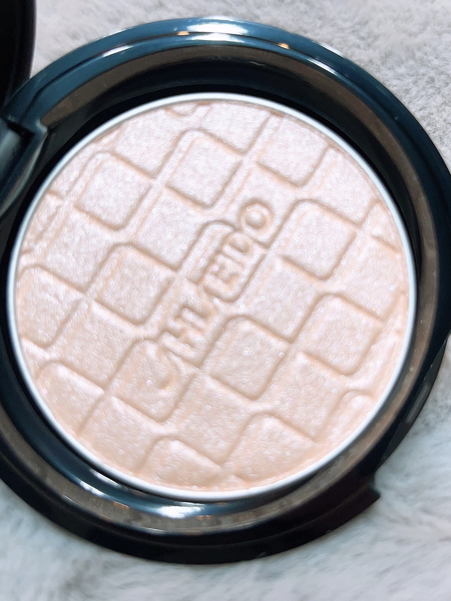 オーラデュウ プリズム イルミネーター 01/SHISEIDO/プレストパウダーを使ったクチコミ（2枚目）