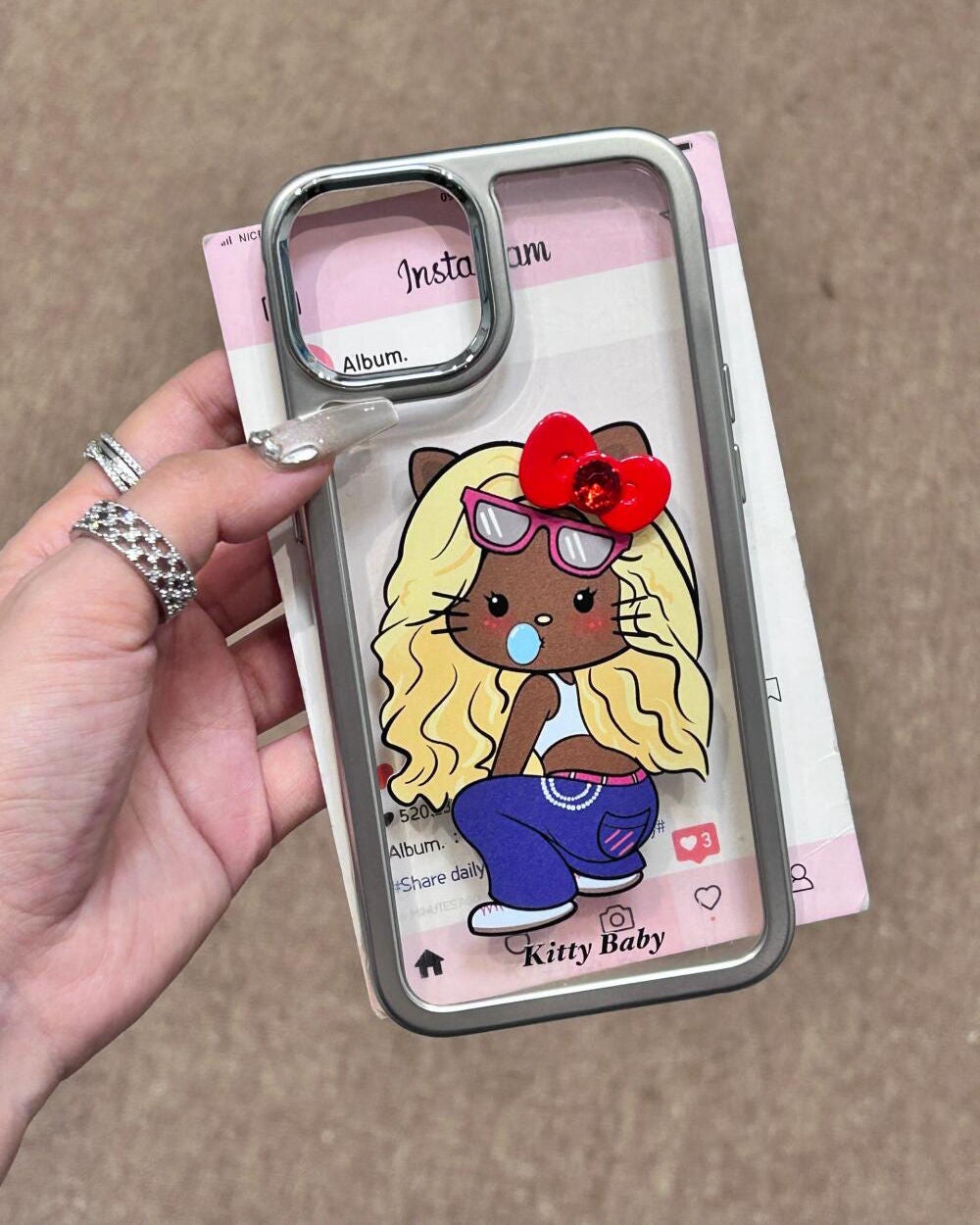 ケース大好きっ子 on LIPS 「ジーンズに黒のレザーキティを着ているのはかっこいいですよね?#..」(2枚目)