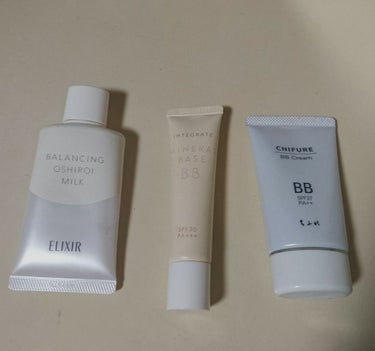 【よく使うベースメモ】

①エリクシール ルフレ バランシング おしろいミルク

朝用乳液とのこと。
SPF50+ PA++++ なので下地兼日焼け止め。
朝化粧水した後これ顔に塗ってコンシーラー+フェ