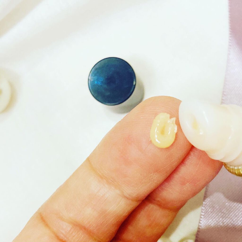 ニベア　ロイヤルブルーリップ　濃密美容ケア/ニベア/リップ美容液を使ったクチコミ（2枚目）