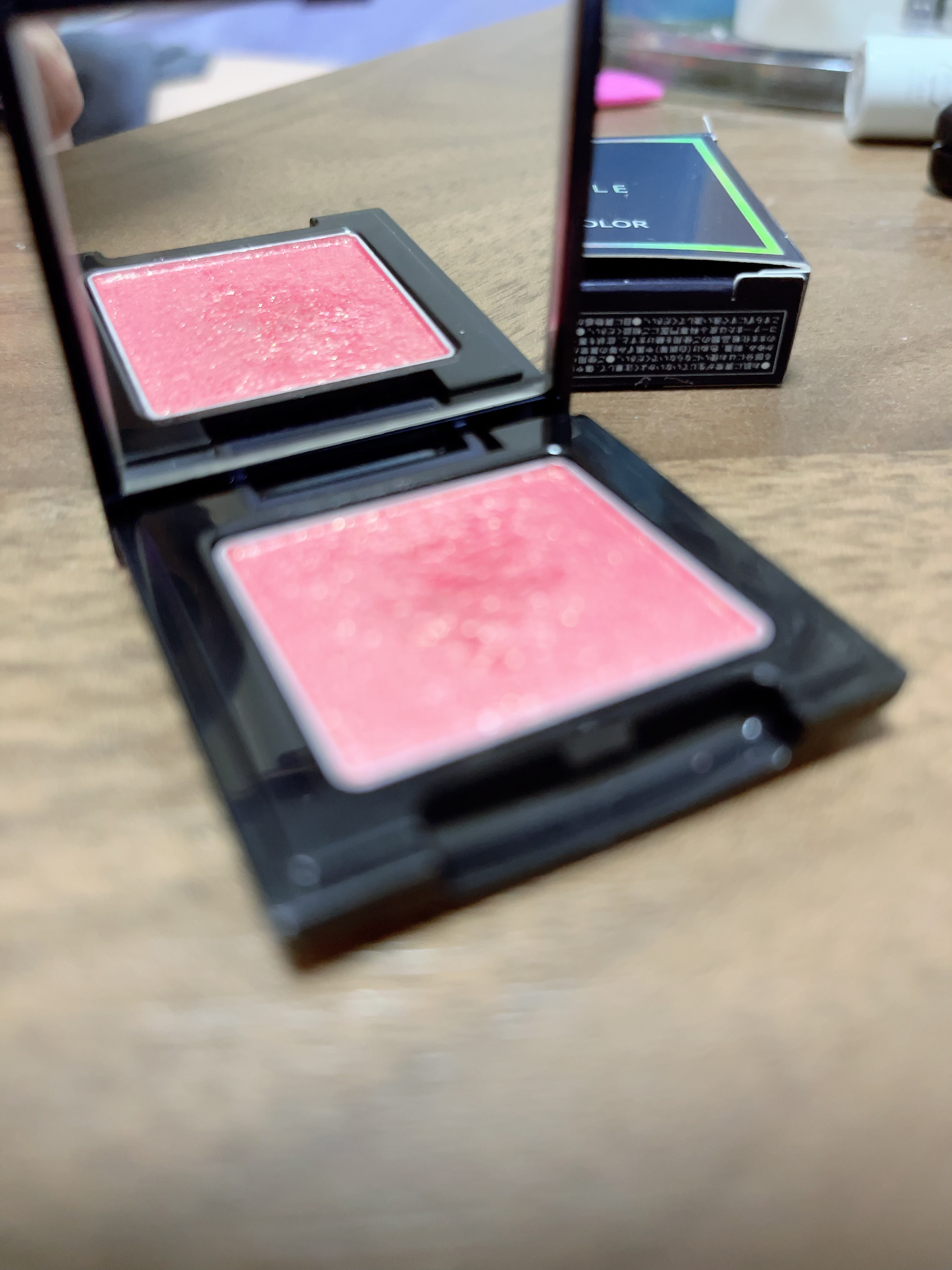 ラズル アイカラー/エレガンス ラズル /単色アイシャドウを使ったクチコミ（1枚目）