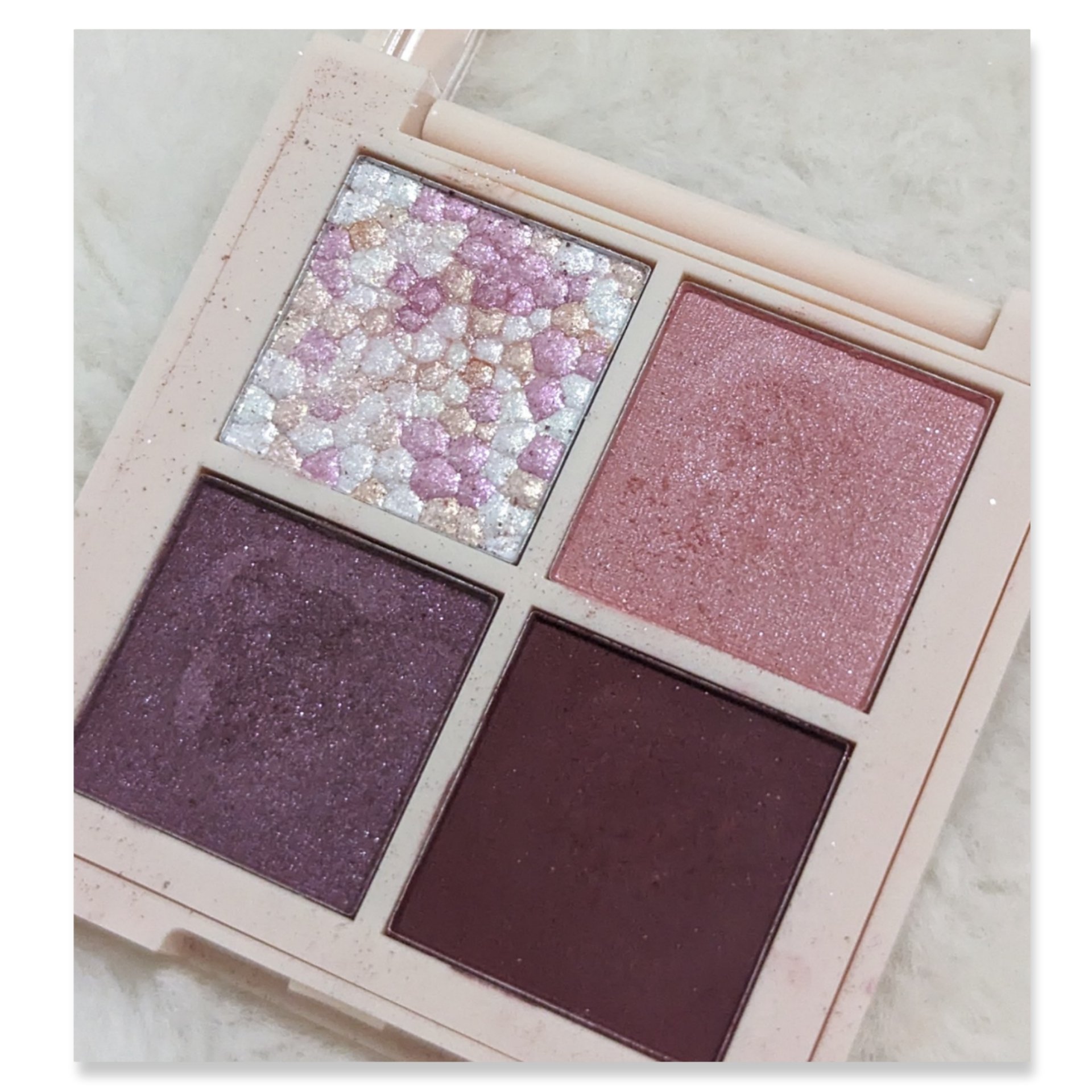 レブロン ダズル アイシャドウ クアッド 003 ヴィンテージ ローズ/REVLON/アイシャドウパレットを使ったクチコミ（3枚目）