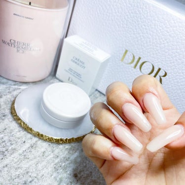 .
@diorbeauty 
⁡
✔︎クレーム アブリコ
⁡
かなりこってりしていて保湿力
抜群なネイルクリーム💅
色がどきついオレンジとピンク
を混ぜたような色で開けた瞬間
ちょっとびびりました🤣🧡
