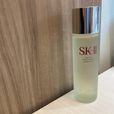 SK-II🧣
使い始めて1年半経ちます。

相変わらず、凄く良い。大好きです。

匂いがきついと最初は思ってたけど今は何も感じず。
広告料が高いから、値段が高いとか色々言われてますが、私は肌に合うので使