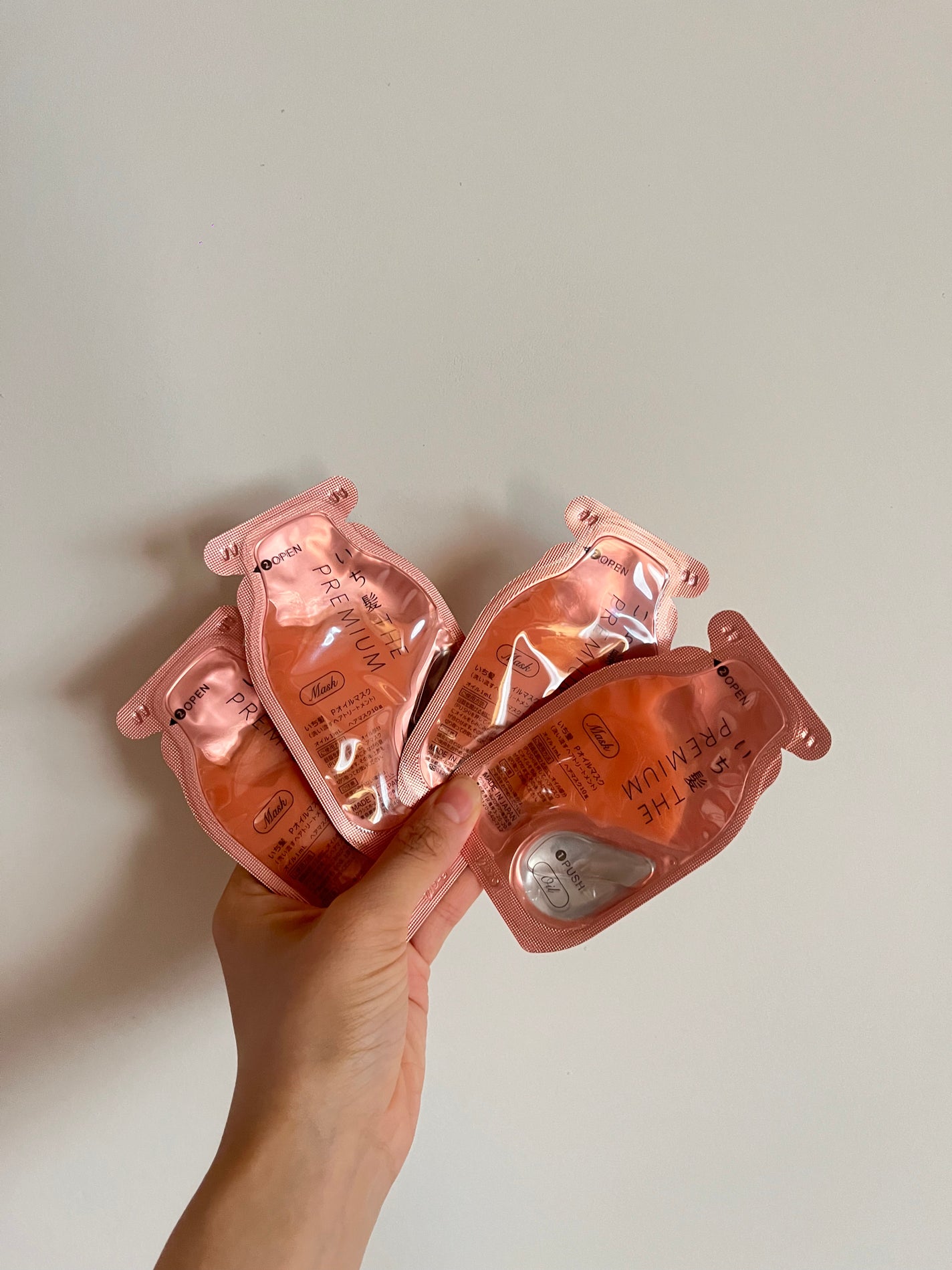 mayu on LIPS 「使う前に袋の中で混ぜて使うタイプ!洗い上がりしっとりで、サラサ..」(3枚目)