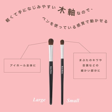 💕Recommend💕

ロージーローザ　アイシャドウブラシセット　
¥528(税込)

天然毛100％使用のパウダーアイシャドウ専用ブラシ。
肌あたりがふんわりやわらか。

まぶた全体や、ふわっとした「ぼかし」に適した大きいブラシと、
まぶたのキワや締め色に適した小さいブラシのセット。

普段ペンを使っている感覚で、力加減を調整しやすく、
指やチップでは難しいグラデーションをキレイにつくることができます♡

普段アイシャドウが上手に描けないな、とお悩みの方、
ぜひチャレンジしてみてくださいね♡


#ROSYROSA #ロージーローザ #アイシャドウブラシセット #アイシャドウブラシ  #アイシャドウ #アイメイク #涙袋メイク #プチプラメイク  #メイクブラシ  #メイク雑貨  #メイク道具  #メイク用品  #メイクツール #makeuptool  #makeuptools  #makeupbrush #eyeshadowbrush #eyeshadowbrushes
の画像 その2