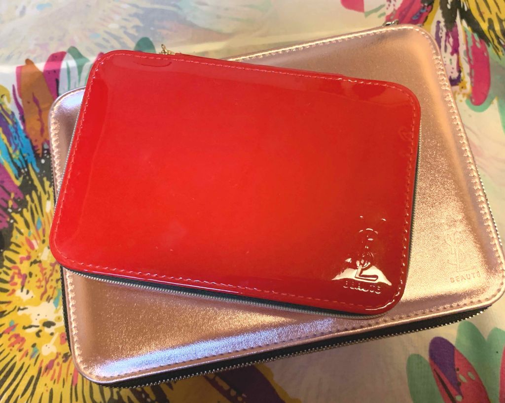 若者の大愛商品 サンローラン 新規出店 AirPodsケース キューブ キー