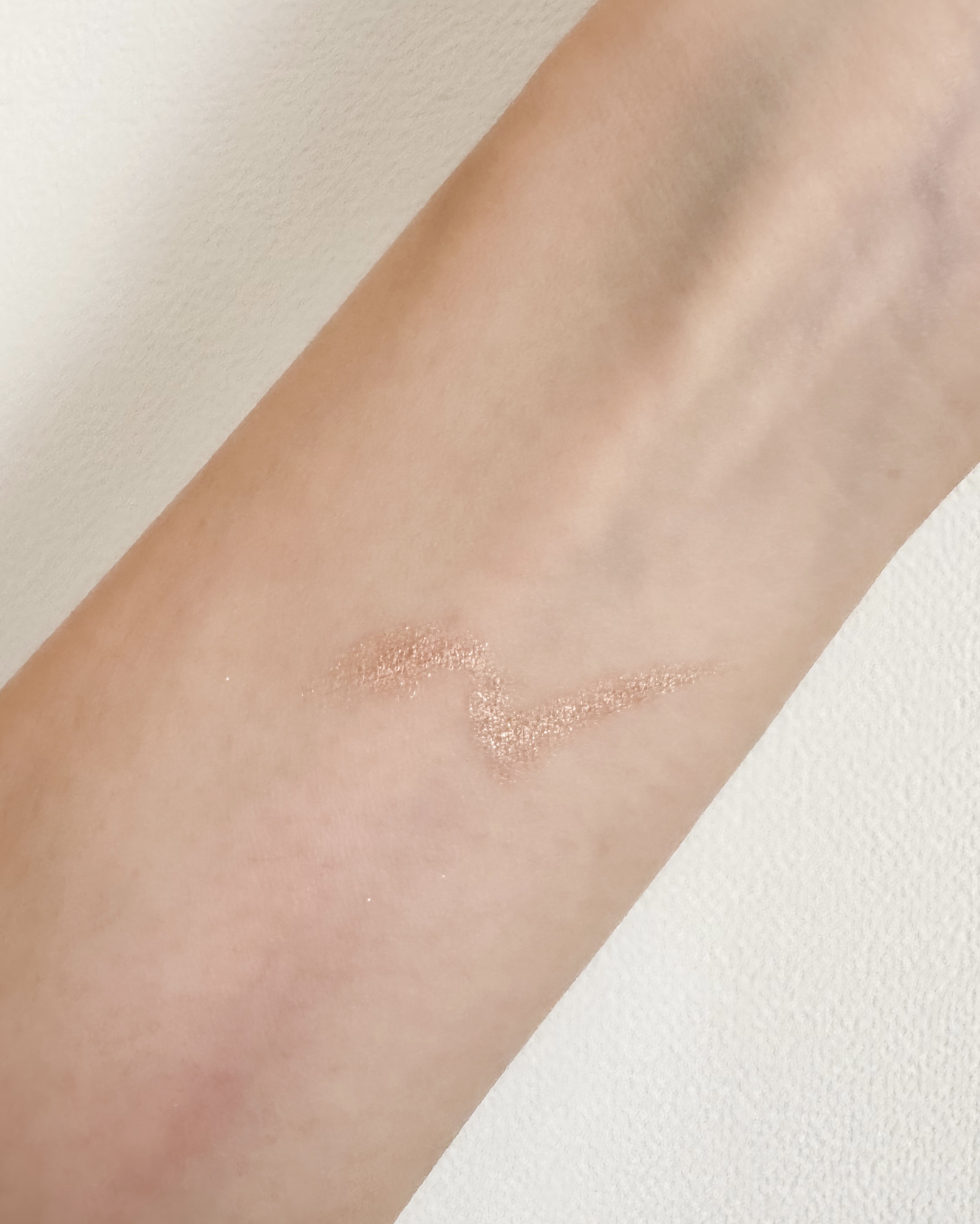 ウォータリーラメライナー/Ririmew/リキッドアイライナーを使ったクチコミ（2枚目）