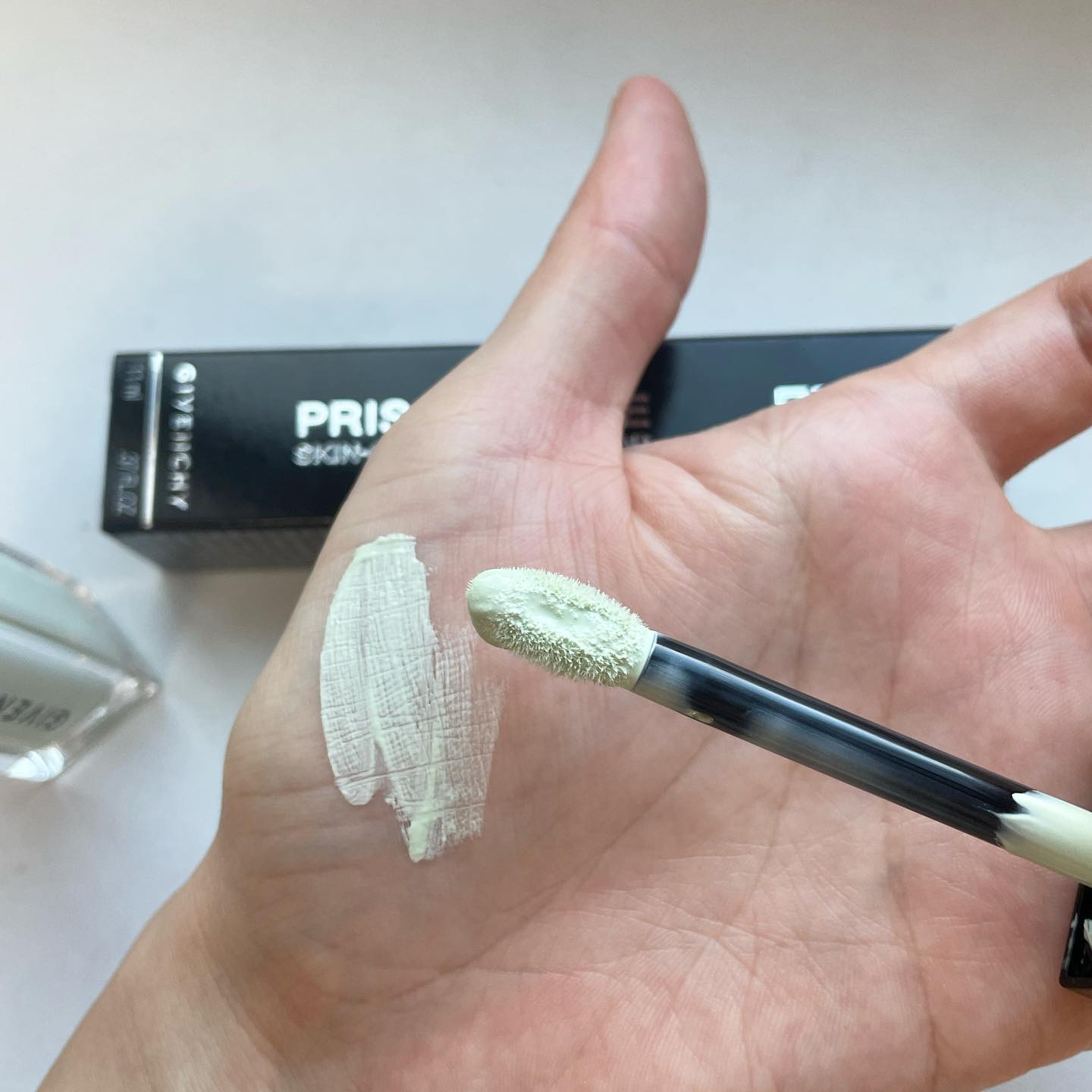 プリズム・リーブル・スキンケアリング・コレクター/GIVENCHY/化粧下地を使ったクチコミ（2枚目）