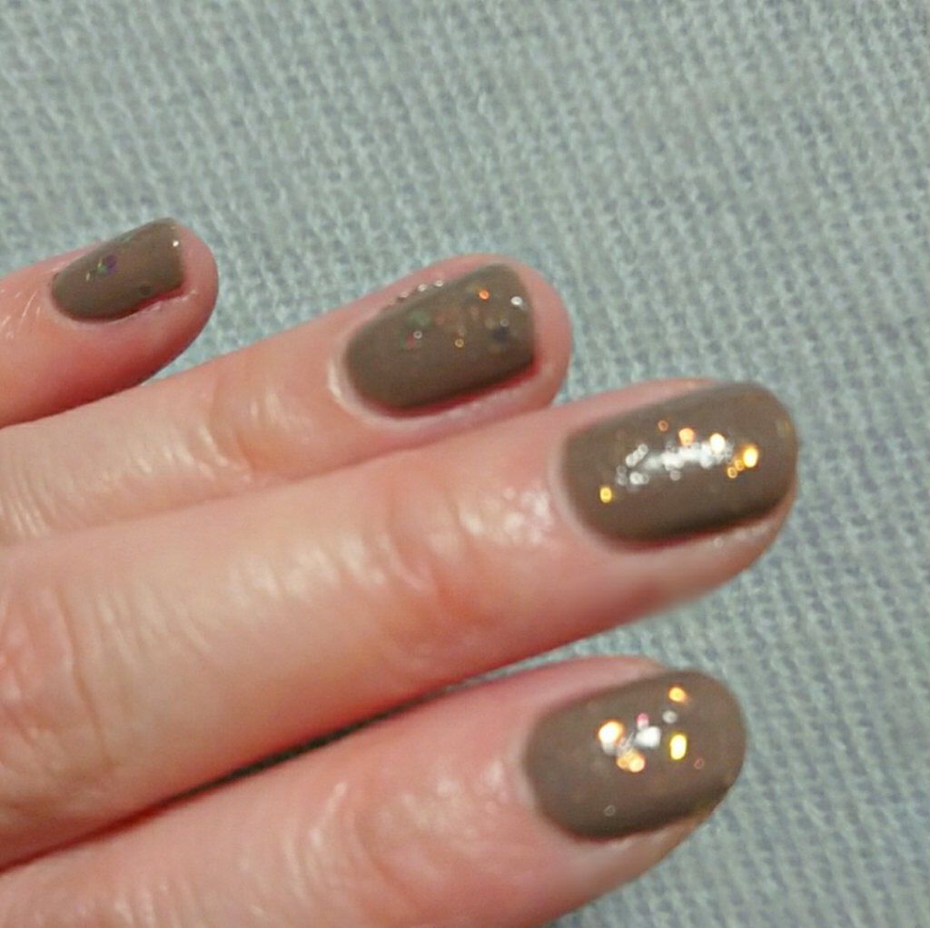 ネイルポリッシュ 126 SPARKLING RAYS＜限定色＞/THREE/マニキュアを使ったクチコミ（3枚目）