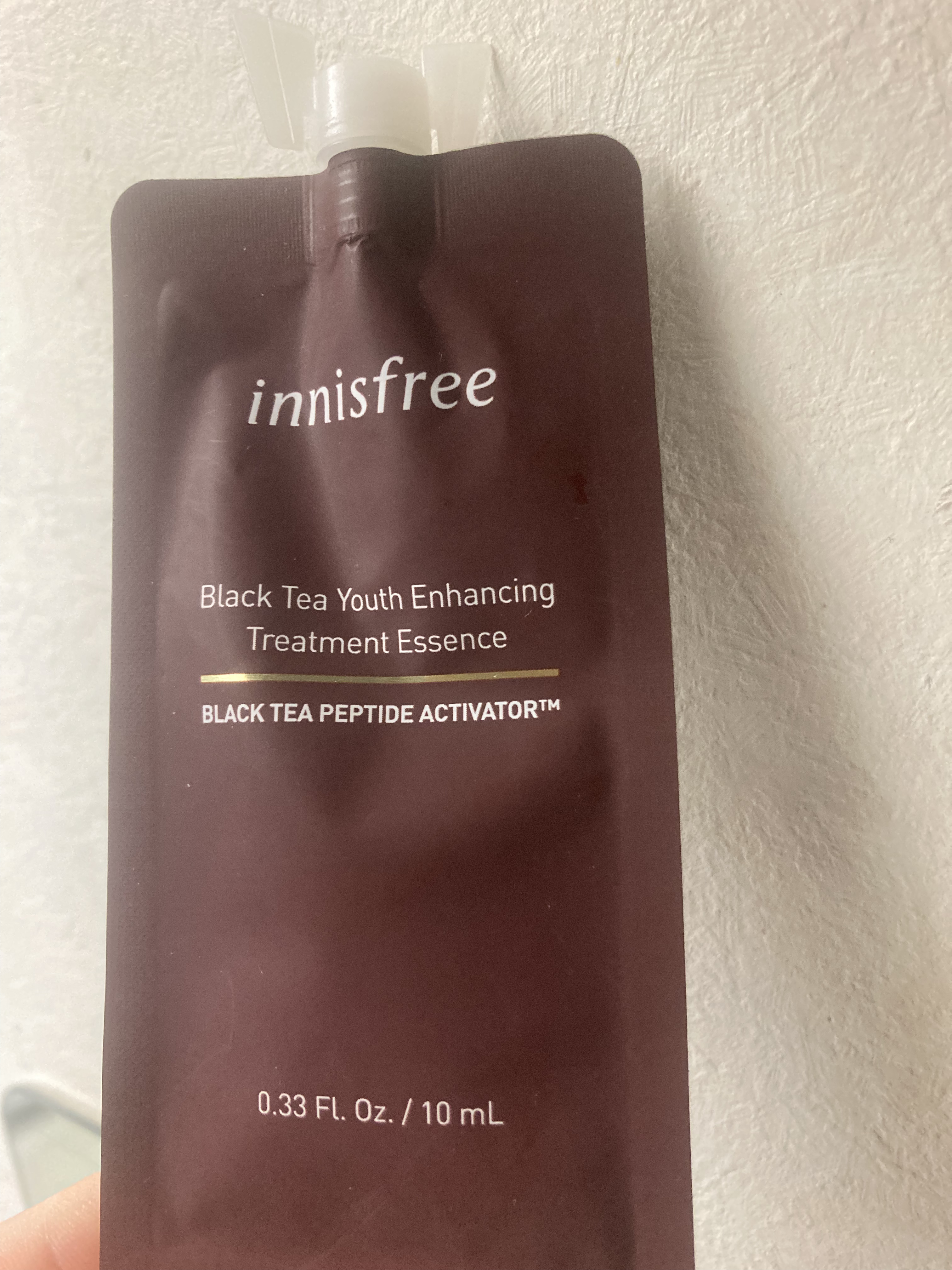 ブラックティー　ユース　トリートメント　エッセンス 本体145ml（旧）/innisfree/美容液を使ったクチコミ（1枚目）